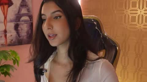 bella19   online show from 11.25.25