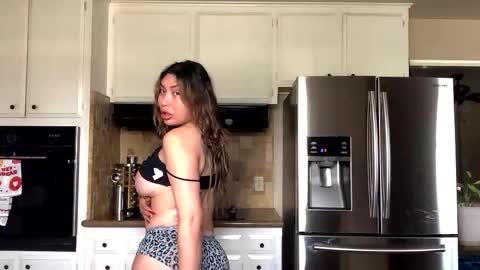 Snapshot of bella69donna chatting on 02.26.26 bella69donna online show from 02.26.26