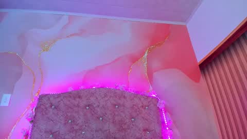 Melanie  online show from 02.20.25