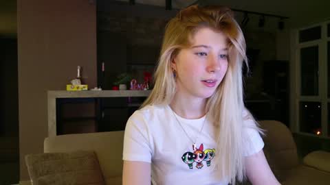 Snapshot of bella_amoury chatting on 03.07.25 Bella online show from 03.07.25