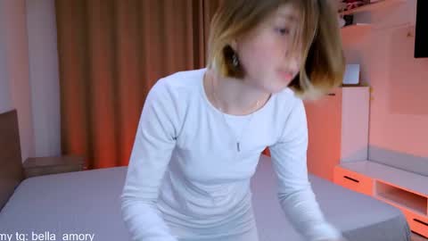 Snapshot of bella_amoury chatting on 12.02.25 Bella online show from 12.02.25