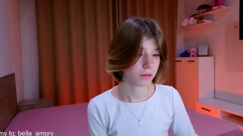 Snapshot of bella_amoury chatting on 12.04.25 Bella online show from 12.04.25