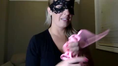 Bella Bradford online show from 03.04.25