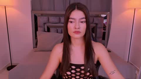 Snapshot of bella_clark2 chatting on 05.24.26 Bella online show from 05.24.26