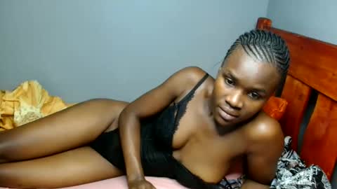 Snapshot of bella_cocy chatting on 06.09.26 cocy online show from 06.09.26