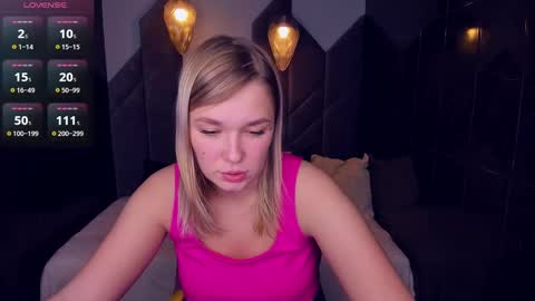 Snapshot of bella_cosmos chatting on 12.23.24 Bella online show from 12.23.24