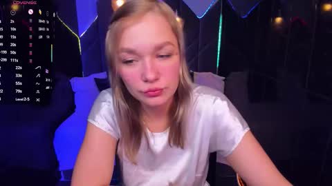 Snapshot of bella_cosmos chatting on 11.13.25 Bella online show from 11.13.25