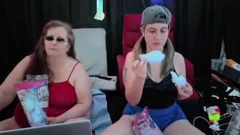 Bella James online show from 10.14.25