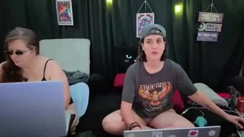 Bella James online show from 11.21.25