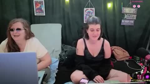 Bella James online show from 11.22.25