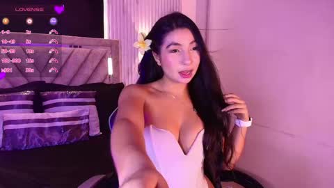 Snapshot of bella_martini_ chatting on 05.13.26 bella_martini_ online show from 05.13.26