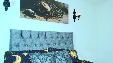 Snapshot of bella_poisonous chatting on 10.12.25 Bella online show from 10.12.25