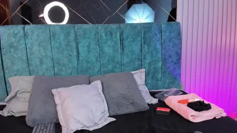 Bella online show from 11.22.25