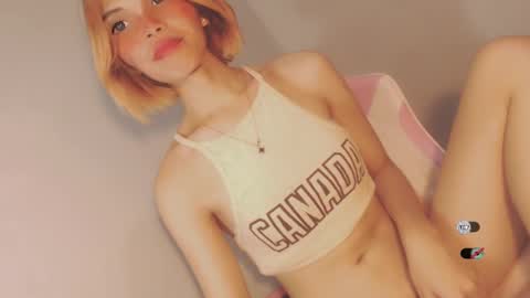 Snapshot of bella_tara chatting on 12.27.24 Bella online show from 12.27.24