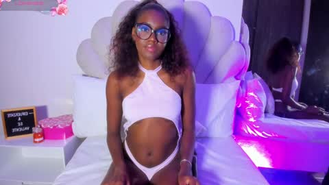 Bella Dajud online show from 09.28.25