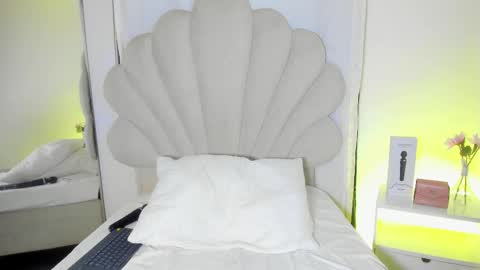 Bella Dajud online show from 03.25.26