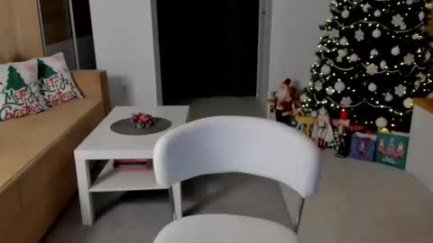 Snapshot of bellaadona chatting on 12.17.24 BellaDona online show from 12.17.24