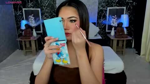 Snapshot of bellabrown_19xxx chatting on 09.21.25 Bella online show from 09.21.25