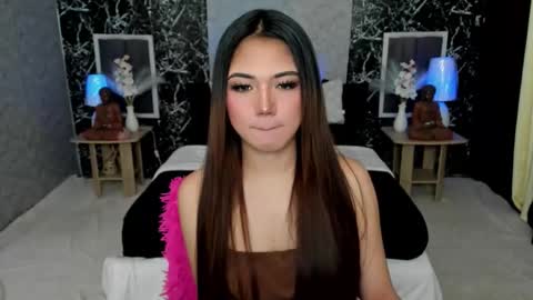 Snapshot of bellabrown_19xxx chatting on 10.10.25 Bella online show from 10.10.25