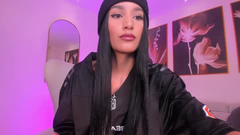 Snapshot of bellacarteer_ chatting on 01.31.25 Bella C online show from 01.31.25