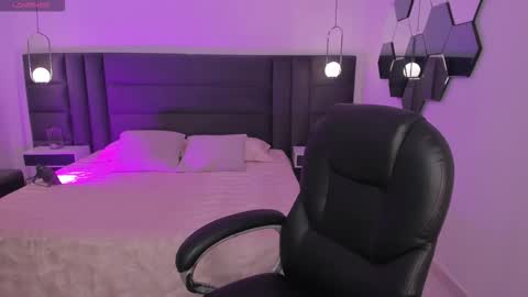 Snapshot of bellacarteer_ chatting on 11.16.25 Bella C online show from 11.16.25