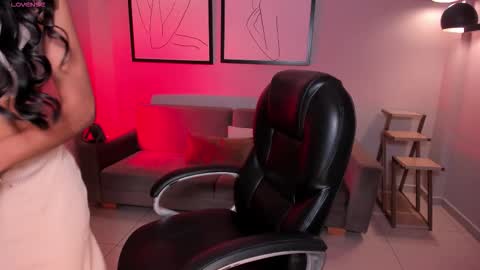 Snapshot of bellacarteer_ chatting on 11.17.25 Bella C online show from 11.17.25