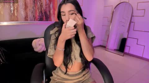 Snapshot of bellacarteer_ chatting on 11.18.25 Bella C online show from 11.18.25