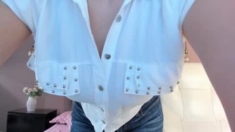 Snapshot of bellaclaiir chatting on 02.05.25 Bella Clair online show from 02.05.25