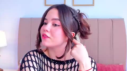 Snapshot of bellafontana chatting on 11.12.25 BellaFontana online show from 11.12.25