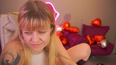 Snapshot of bellalapetit chatting on 02.10.26 Bella online show from 02.10.26