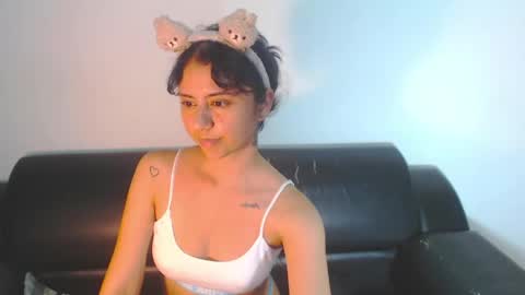 Snapshot of bellaluxxs chatting on 05.15.26 MY NAME IS BELL online show from 05.15.26