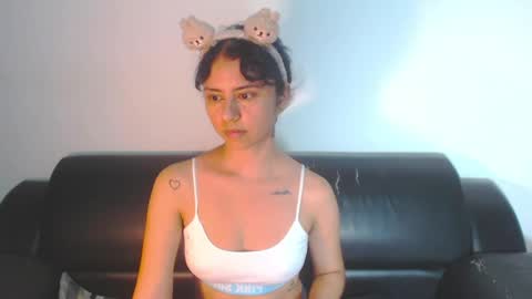 Snapshot of bellaluxxs chatting on 05.16.26 MY NAME IS BELL online show from 05.16.26