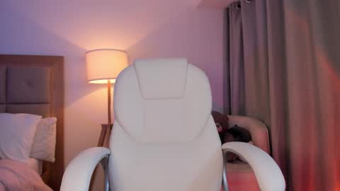 Bella Mia online show from 10.11.25