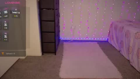 Bella Monroe online show from 12.22.25