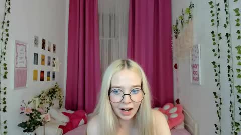 Snapshot of bellamontgomery chatting on 05.01.26 Bella online show from 05.01.26