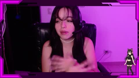 Snapshot of bellamoteluna chatting on 10.26.25 Bella Monteluna online show from 10.26.25