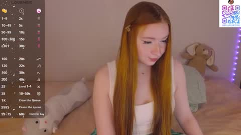 Snapshot of bellaqueenss chatting on 09.16.25 Bella online show from 09.16.25