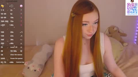 Snapshot of bellaqueenss chatting on 10.19.25 Bella online show from 10.19.25