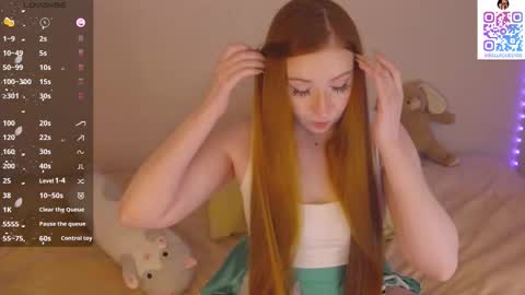 Snapshot of bellaqueenss chatting on 10.22.25 Bella online show from 10.22.25