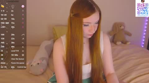 Snapshot of bellaqueenss chatting on 11.09.25 Bella online show from 11.09.25