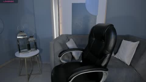 Snapshot of bellarosex1 chatting on 12.22.25 Bella Rose online show from 12.22.25