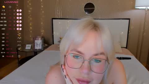 Bella online show from 10.25.25