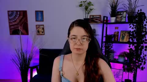 Snapshot of bellatrixllestrange chatting on 01.04.25 Bella. Ntmu online show from 01.04.25