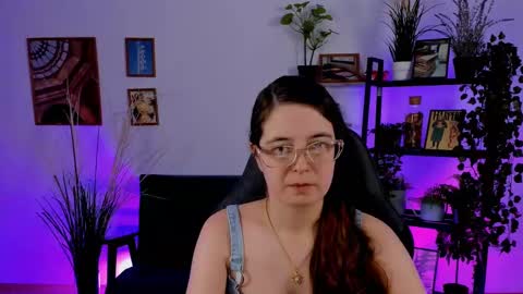 Snapshot of bellatrixllestrange chatting on 01.04.25 Bella. Ntmu online show from 01.04.25