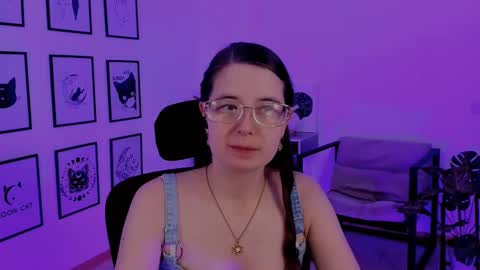 Snapshot of bellatrixllestrange chatting on 02.10.25 Bella. Ntmu online show from 02.10.25