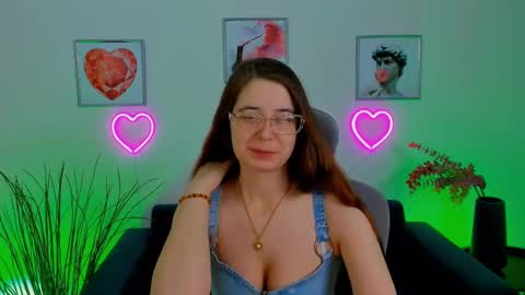 Snapshot of bellatrixllestrange chatting on 02.21.25 Bella. Ntmu online show from 02.21.25