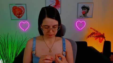 Snapshot of bellatrixllestrange chatting on 02.28.25 Bella. Ntmu online show from 02.28.25