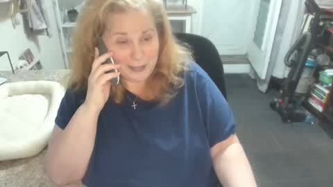 Snapshot of bellavoca chatting on 11.10.25 Bellavoca online show from 11.10.25