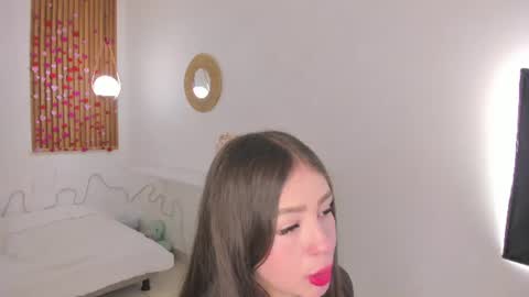 Snapshot of bellawoods_ chatting on 06.21.26 laukyubey online show from 06.21.26