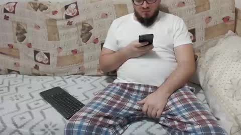 Snapshot of bellcazzoegrosso chatting on 04.15.26 bellcazzoegrosso online show from 04.15.26